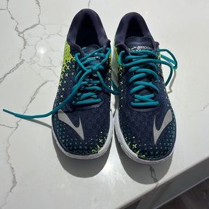 Brooks size 11 sneaker